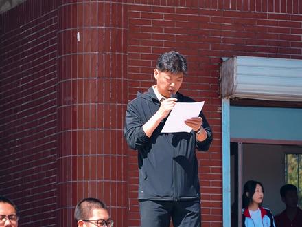 今天,我们所有人都为阿荣旗第一中学高三的学子们加油,我们为你们骄傲,你们是最棒的! #明天高考