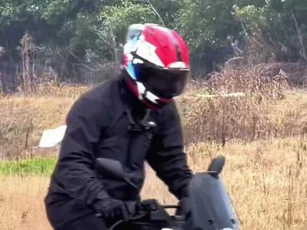 HRD125解决了自家佳御110和Lead125的痛点,配置方面相当亮眼,尽管26年的150水冷踏板内卷的情况下,依然会占据市场一亩三分地,我会拿下,敬请关注后续测评#五羊本田HRD125 #五羊本田 #新车发布 #蛋蛋骑不快