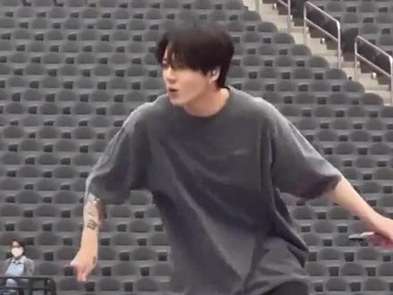 感觉又瘦了呢#田柾国