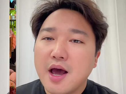 一个小女孩把底牌都亮给你了,你却还在权衡利弊,想着或许还能遇见更好的#逝去的爱 #小黑不跑调