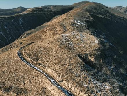 《赴一场前世的约定》MV完整版 #徐子崴 #罗姣 #赴一场前世的约定 #新歌上线
命运齿轮永不停歇,转过山与水苦与甜,一程又一程;
曾经深信万事皆可能,才懂流年早已写定剧本。
赴一场前世约定,续一段未了深情,从此风霜雨雪都作风景,酸甜苦辣共谱这如戏人生……@罗姣🌶️我把故乡比苏杭