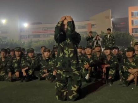 #军训才艺表演 #金大铭编舞#jazz X﹏X后面教官吹哨了😴还有一个超好看的结尾没跳完💔