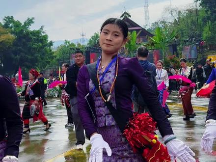 这个景颇姑娘跳的太上头了目测要火 @相玲