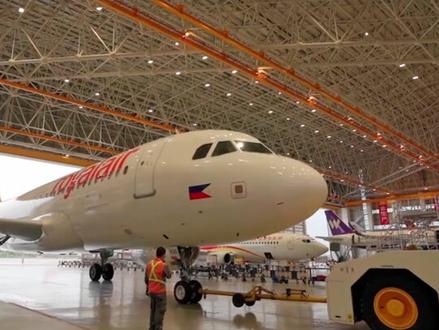 12•18,海南欢迎你!《世界的海南 中国的门户》全球发布。2025年12月18日,海南自由贸易港正式启动全岛封关。封关,是为了更高效的开放,让创造更自由。海南正演进为要素流动、规则对接、面向未来的超级枢纽。谨以此片,致敬所有建设者与梦想家。邀请您透过这扇“中国南大门”,看见机遇,看见未来,看见一个被重新定义的新海南。 #海南 #自贸港 (海南国际传播中心摄制)
On December 18, 2025, the Hainan Free Trade Port officially commenced island-wide special customs operations. In this special feature marking their launch, Hainan International Media Center invites you to step across the threshold of China’s southern gateway to witness the world of opportunities and future potential that is the new Hainan.