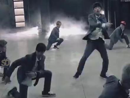 如今EXO King横空出世,十四年了,始终逃不开人数争议 #EXO #king #王龙 #爱丽 #抖音精选