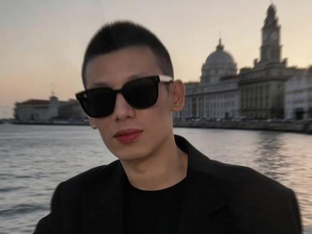 还是底子好 #豆包ai #旭旭宝宝 #复古港风 #豆包p图指令 #豆包出大片有两把刷子 豆包人物写真ai指令男生 豆包p图指令大全男生