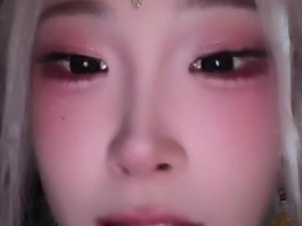 都钊掌镜:邪恶乌苏,人神共愤! #都钊 #喻子苏 #片场花絮 @都钊