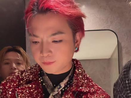 磞山咔啦咔新歌上线《妈妈》特别抒情特别温柔的一首歌,像讲故事一样娓娓道来,好听,爱听!#关恒 #云南bigbang #磞山咔啦咔