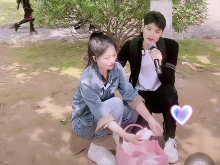 #感动瞬间 可乐深情演绎老婆辛苦了!好的婚姻就是你懂我的不易,我懂你的艰辛!相互信任理解与包容,相互成就!相亲相爱!才能幸福永久!@🍏情歌可儿早10点(尊师情歌小涛) @🍏情歌琪乐🎙️(尊师🍏情歌小涛) #祝刷到的朋友开心快乐每一天