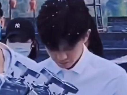 发量富翁任国超的凡尔赛学#任嘉伦华鼎