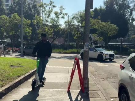 亏损不碍涨!摩尔线程单日暴涨28%!资本在赌什么? #摩尔线程 #资本 #股市 #财经 #A股