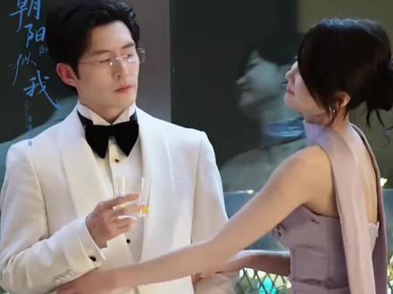 年上引导型恋人真的很难不心动吧?#朝阳似我 #听花岛剧场 #朝阳似我开播 #听花岛短剧为啥这么上头 #赵廷义