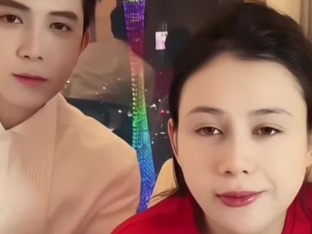 #努尔emily #直播录屏分享 #我的宝贝 女儿 妈妈一定会带你待在我的身边。。。@努尔(战) @抖音小助手