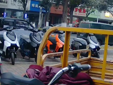 维修电动车之换电门锁#电动车维修 #换轮胎 #修理工日常 #电动车以旧换新 #第一视角