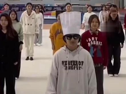 西安交通大学3000名师生齐跳企鹅舞走红网络 #热点