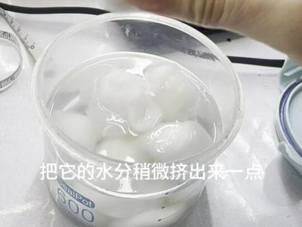 给你们看看古装戏男演员怎么取假发。卸除带蕾丝的假发流程分享给需要的人。#古装假发 #蕾丝假发 #假发怎么取#古风造型 #古风化妆师