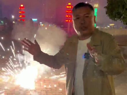 58米龙鞭挑战100分钟#我在抖音给大家放烟花 #八哥带你玩烟花 #浏阳特产 @烟花八哥 @抖音小助手