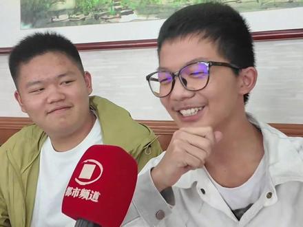 河南郸城一学子高考716分,考生:查分看到第一个数字,心想清华稳了,此前最高分是708分,高考是超常发挥#高考 #河南dou知道 #直击第一线#高招面对面