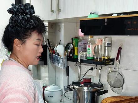 年夜饭压轴菜,红烧肘子软烂脱骨#星城蛙姐 #猪肘子 #年夜菜 #家常菜