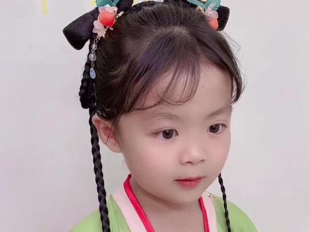六一穿古装就用这个古风假发片,简单快速又好看#儿童汉服发型扎法 #汉服儿童发型 #女童汉服发型