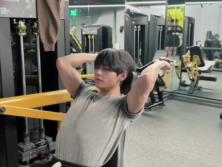 #金泰亨 退伍后的身体状态真的帅炸了