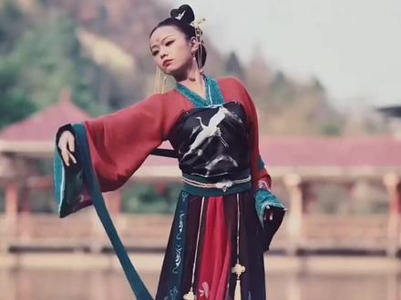 95后女孩为练习独竹漂,曾落水千次…又美又坚韧❤️