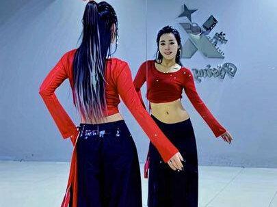 #花开的时候你就来看我 #背面加长完整版 #一学就会 #最潮广场舞 #热门音乐 @小小新星 @抖➕上热门 @抖音小助手