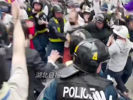 “反对战争”“反对将中国看成威胁”!日本民众集会抗议G7峰会,与警方爆发激烈冲突;日本民众:日本绝不能再次侵略中国。