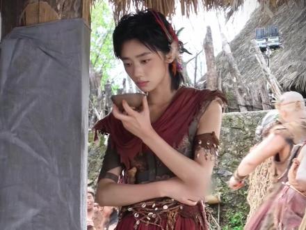 #王影璐 大年初二,宜微醺🍷跟着纱依公主@王影璐_ 看部落里怎样过大年🎉#熊猫计划之部落奇遇记 #部落风