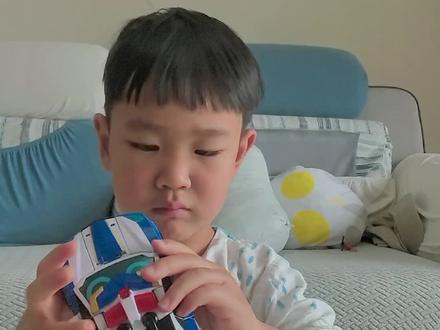 炫蓝闪电变形教程 小地瓜来教大家炫蓝闪电变形咯,第1次录制
喜欢就点个心心吧
#娃的兴趣养成记 #炫蓝闪电 #炫卡斗士 #拼装机器人玩具 #爱拼装玩具的小男孩