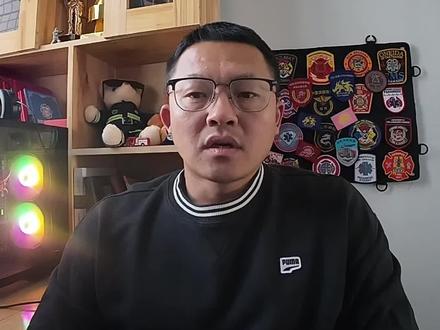 家里卧室门不小心反锁,真要找消防员来个一脚踹吗?
其实大部分情况,一个剪好的塑料瓶就能搞定!今天手把手教你。
此法仅用于自家应急,且确保屋内无险情! 技术无罪,但心术要正。
#生活小妙招 #安全知识 #卧室门反锁 #该不该打119 #手工