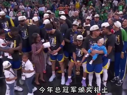克莱的这个动作,可以说是这一代金州勇士们,包含苦难与坚韧的勋章 #克莱汤普森 #勇士 #库里