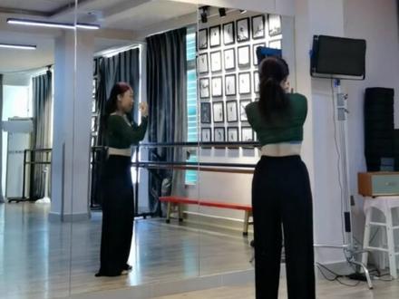 爱谁谁
是执着是洒脱,留给别人去说 原创编舞:欧达源 马一奥#值得舞蹈#氛围感舞蹈#现当代舞#值得保姆级详细分解@