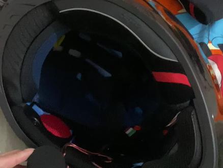 装耳机没看教程的后果
戴了三个月了才发现#机车 #维麦通 #春风450sr #450sr