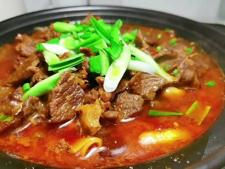 冬天当然要吃热气腾腾鲜香味美的牛肉锅仔了,看在家就能做的好 #牛肉火锅 #牛肉锅仔 #牛肉锅 #红烧牛肉