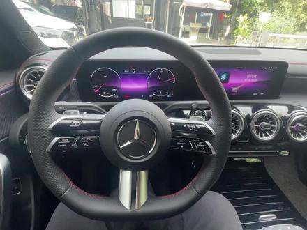 奔驰车道保持辅助功能 开车方向盘抖动 A180L A200L C200L C260L S400 S450 EQA EQB EQE EQS GLC260 GLC300 GLE350 GLe450 GLS400 GLS450 #车道保持 #愿三叉星辉照亮您的事业与前程 #有车的人要知道的知识 #奔驰仪式感 #每天一个汽车知识