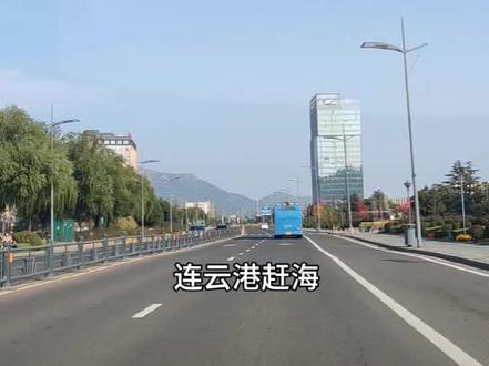连云港赶海抓皮皮虾攻略,#赶海 #户外赶海抓海鲜 #大海的馈赠 #连云港 #抓螃蟹