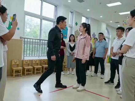 帮孩子扎了个头,家长却骂我“有病” 我只是帮孩子扎了个头发,她爸爸骂我“有病”,说我“不配当老师”。我只是帮孩子扎了个头发#幼儿园 #幼师 #教育 #家长