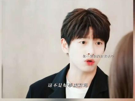 裴谦×沐齐柏 审美统一的快乐!对称美学yyds 看来裴谦和沐齐柏审美一致,对称美学发扬光大了。
《入青云》里两位演员刚出场时,还以为是一个人演的,看着仿佛一模一样,后来才知道是双胞胎。
演员名字分别是:张晓雯和张晓霏。
这一次在《年少有为》中饰演双胞胎前台:吴笙、吴曦,嗯,热情的前台无声无息。
目前来看,两位女演员演技没大问题,颜值很高,体态很优秀,你看好她们的发展吗?#入青云 #年少有为 #彭昱畅