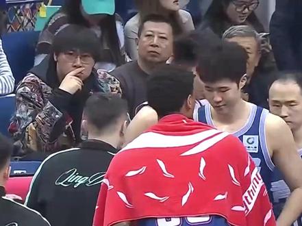 关键战犯错如何处理?刘维伟铁腕治军,王奕博、赵嘉义被直接弃用 #青岛男篮 #辽宁男篮 #刘维伟 #CBA #广东宏远