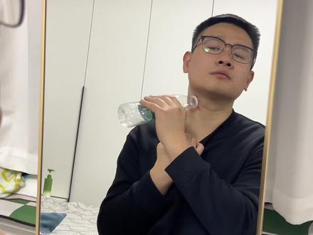 没有女朋友的,情人节就这样做。#情人节 #搞笑视频