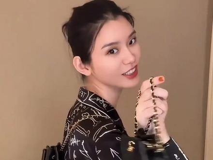 为什么明星都爱富养女儿?如果是你,你买包包会留给女儿吗?#奚梦瑶 #何猷君 #香奈儿 #中古包 #上海