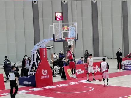 #技术犯规 正确判罚,来自无锡的国家级裁判。