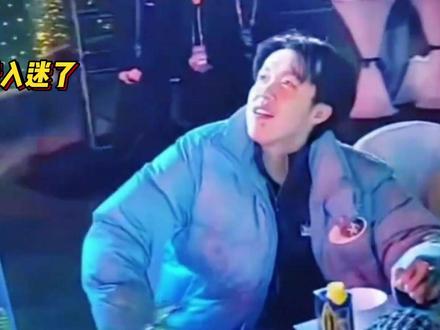 仪式感拉满!海南亚洲杯晚宴放起烟花秀太浪漫,王楚钦抬头看入迷