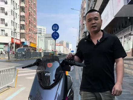 #上热门话题🔥🔥🔥 雅迪白鲨二代,动力强,续航远,配置高#全dou是靓车 #每天一个用车知识 #骉一道好菜找食神AI #卖车不易