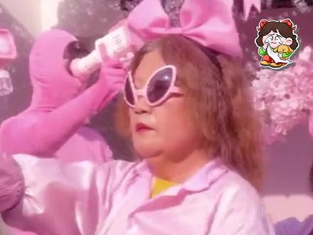 完全就是抽象和抽象之间的双向奔赴#和姐妹们一起喝点粉色的液体 #抽象 #搞笑 #粉色的液体