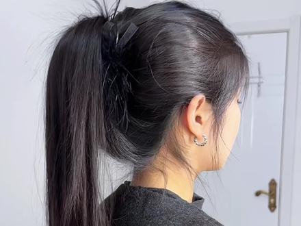 姐妹们👭这个一分钟就能轻松搞定的零失误蓬松显发量多的高马尾一定要去学!超级简单又好看#发型 #发型教程 #高马尾抓夹 #简单好看发型 #手残党也能学会的发型