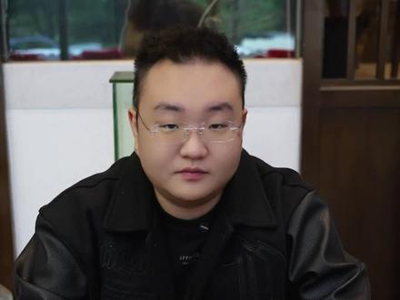 这件事没有对错,登哥是好意,只是没想到网络宣传的力度如此之大。#荣登酒业 #杀猪饭 #酒商服务站