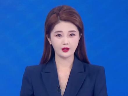 近日,在湖南一场传统汉式婚礼上,新郎梁智斌与新娘刘喜美喜结连理。2008年汶川地震时,22岁的战士梁智斌在青川废墟中,成功救出了当时年仅10岁的女孩刘喜美。那次救援之后,两人分别长达12年,再无联系。直到2020年,他们在长沙因偶然机会重逢。此时刘喜美已经22岁。从重逢到相识、相知,经过数年相处,两人最终决定携手步入婚姻殿堂。女孩刘喜美说:“他救我是职责,我爱他是选择。”这个故事最打动人的,不是奇遇,而是他们在平凡相处中,确认了彼此就是那个“对的人”。真爱,从来与恩情无关,只与真心有关。让我们看到:生命的光亮,不仅能穿透废墟,更能照亮一生。#主播说新闻 #汶川地震被救女孩与施救军人结婚