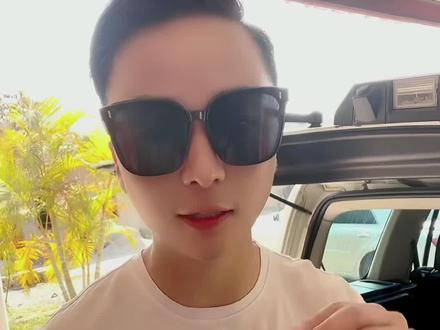 每个月理发,都是自己理,其实我也想家。